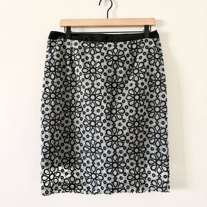 Halogen Pencil Skirt in Black & Gray Embroidered Floral Pattern Size 10